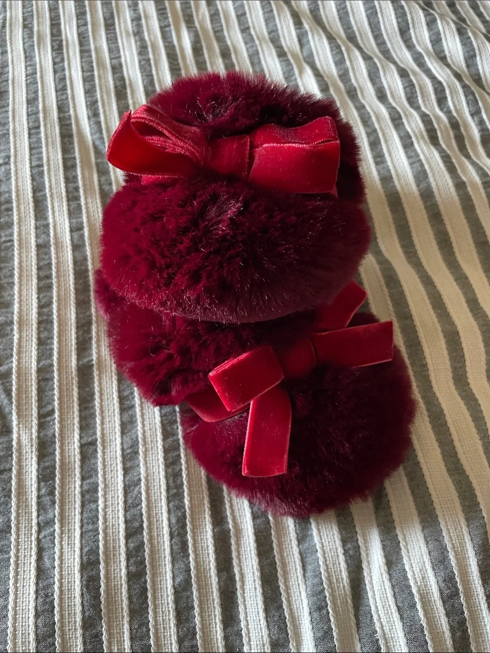 Cat & Jack Plush Bow Kids Slippers - Burgundy
